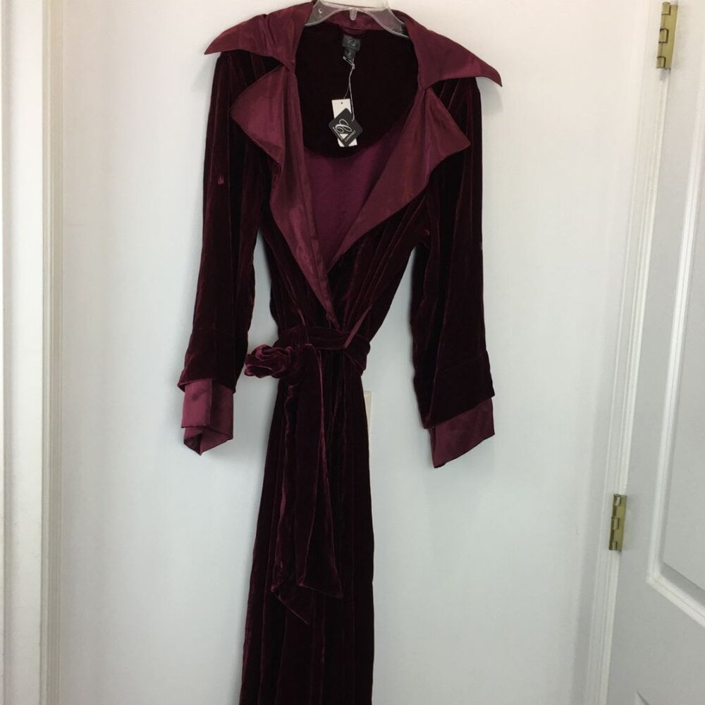 Cabernet Velvet Silk Robe M New
